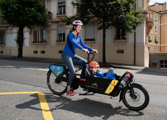 Photo d’un vélo cargo en ville