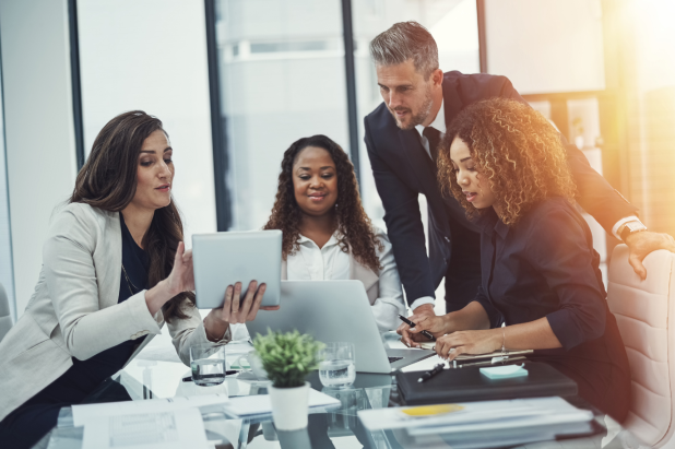 Image collaboration, accompagnement, réunion clients, travailler ensemble