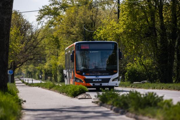 Photo d'un bus tpg, service navettes